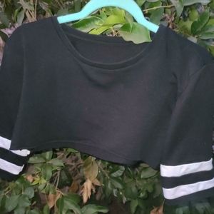 CROP SWEATER WOMEN'S BLACK STRIPED ARM CROPPED